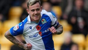 Sammie Szmodics : L'ascension du milieu de terrain polyvalent